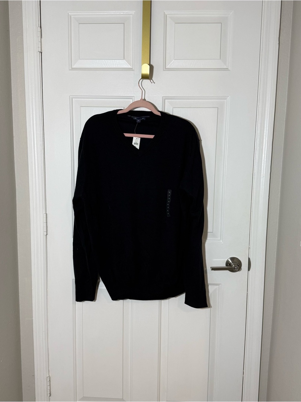 GAP Men's Black Crewneck Sweater